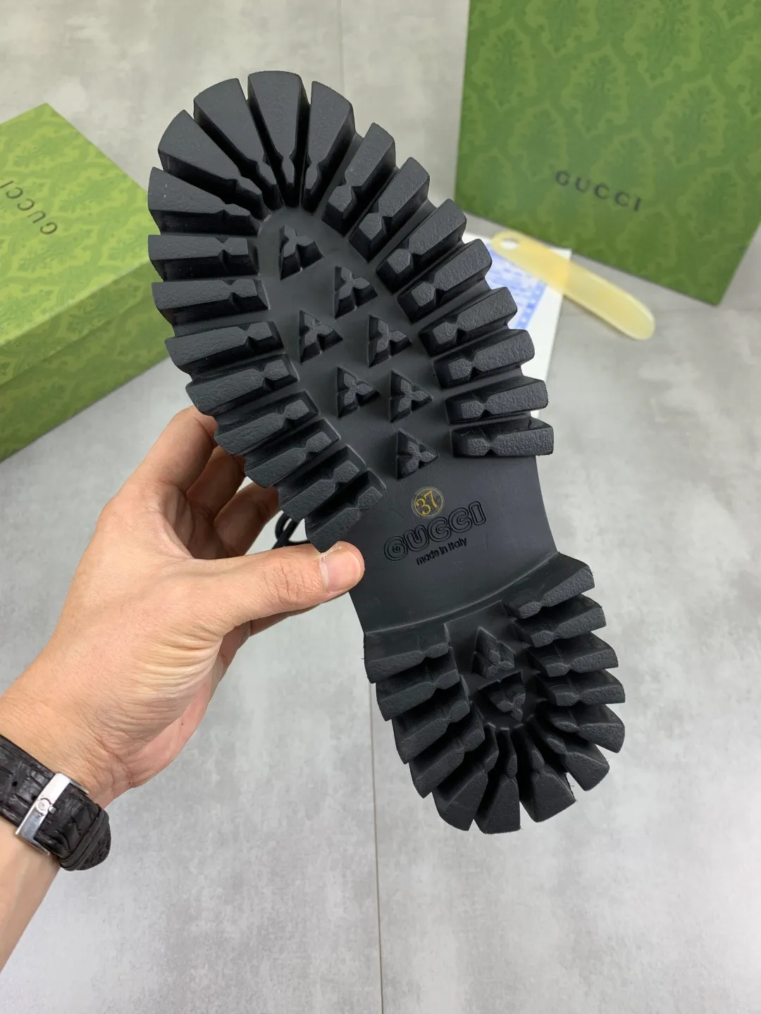Men's Men's Shoes 💰P542 💰【New Style】 Gucci lazy slip-on couple 🧑‍🤝‍🧑 style high-top leather shoes hot selection (Gucci GUCCI) official website latest Gucci lazy 🎁 leather shoes, hot style 💥 style is simple and elegant, exclusive for trendy men. Unique official website latest brand original double G pressure Floral elements 👑 Original Gucci decoration, fashionable and elegant, fabric original calf leather with double G denim ✅ Fully imported soft sheepskin lining, official website designated wear-resistant lightweight foam business outsole, classic model taken in kind 🎬 Size: 35-45 Available in black color